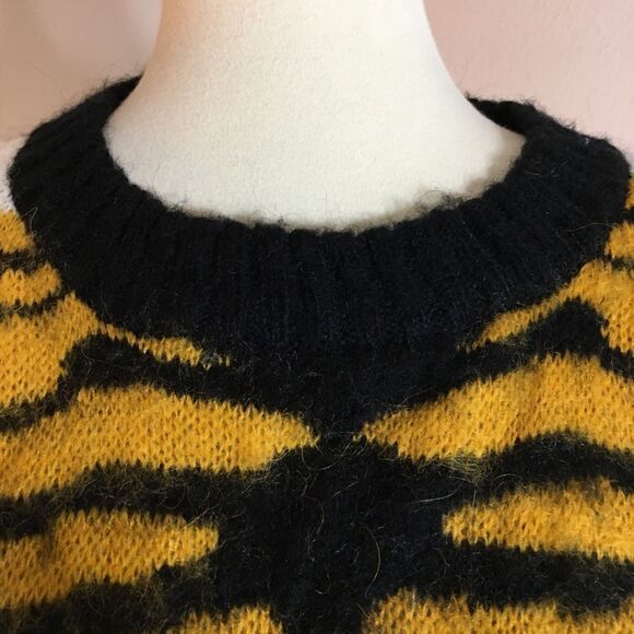 TIMING Tiger/Animal Print Sweater Top Size Small - Picture 5 of 10
